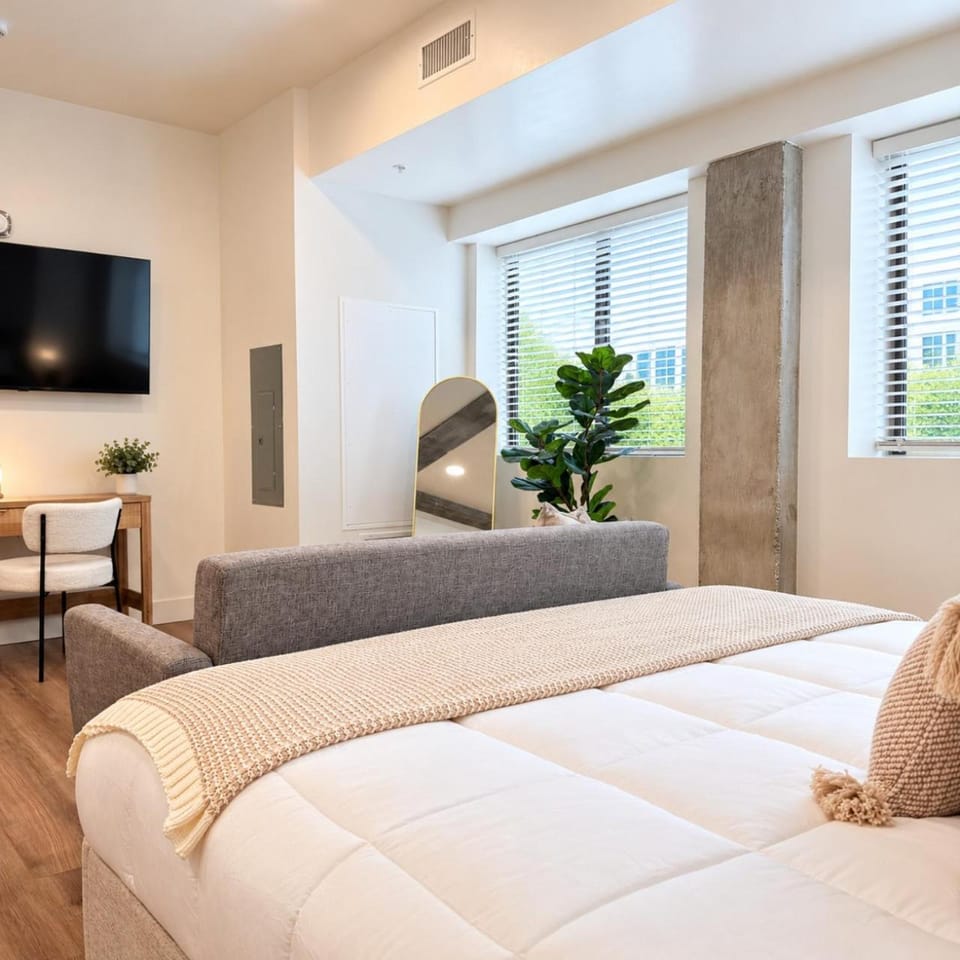 Downtown SLC Studio King Bed Free Parking Apartment in Salt Lake City