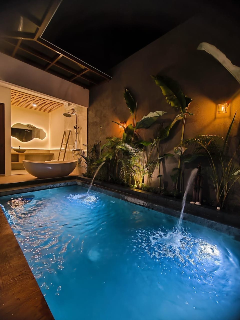 Bathroom, Swimming pool, Swimming pool, Bath