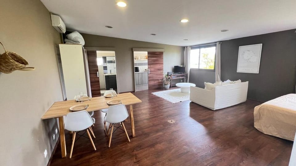 Cadre verdoyant avec jardinet, parking au calme Apartment in Réunion