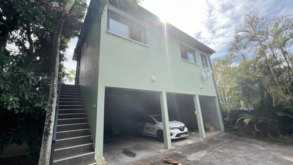 Cadre verdoyant avec jardinet, parking au calme Apartment in Réunion