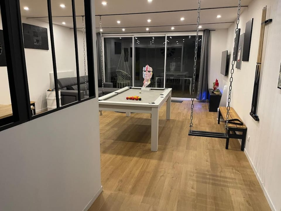 Loft lumineux, deco soignée et ambiance zen Villa in Villeneuve-d'Ascq