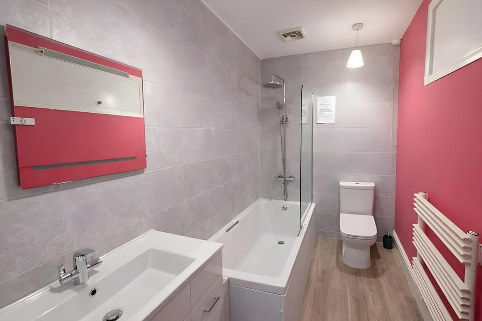 Shower, Toilet, Bathroom, Bath, towels