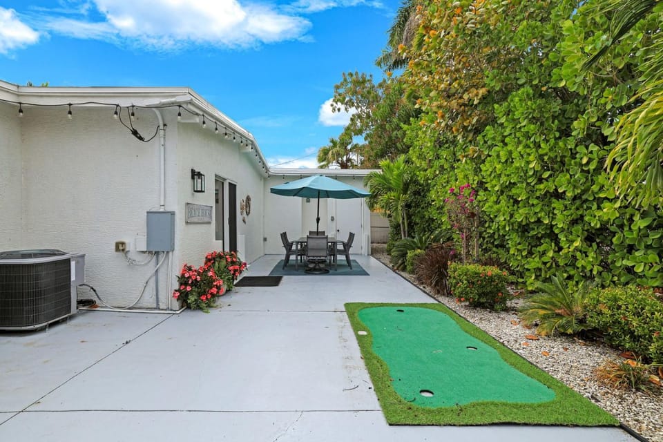 Garden, Minigolf, Garden view, sunbed