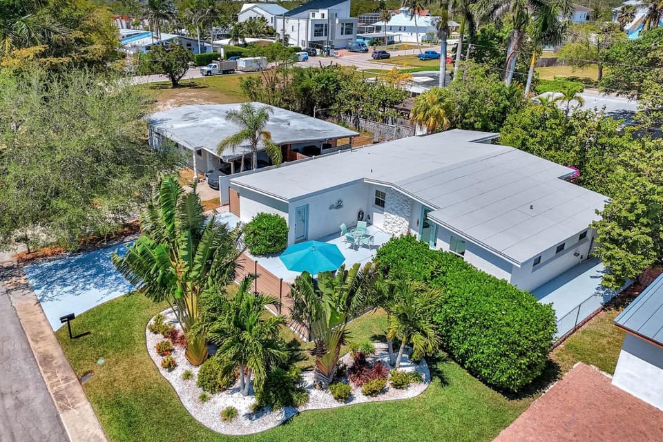 Property building, Neighbourhood, Garden