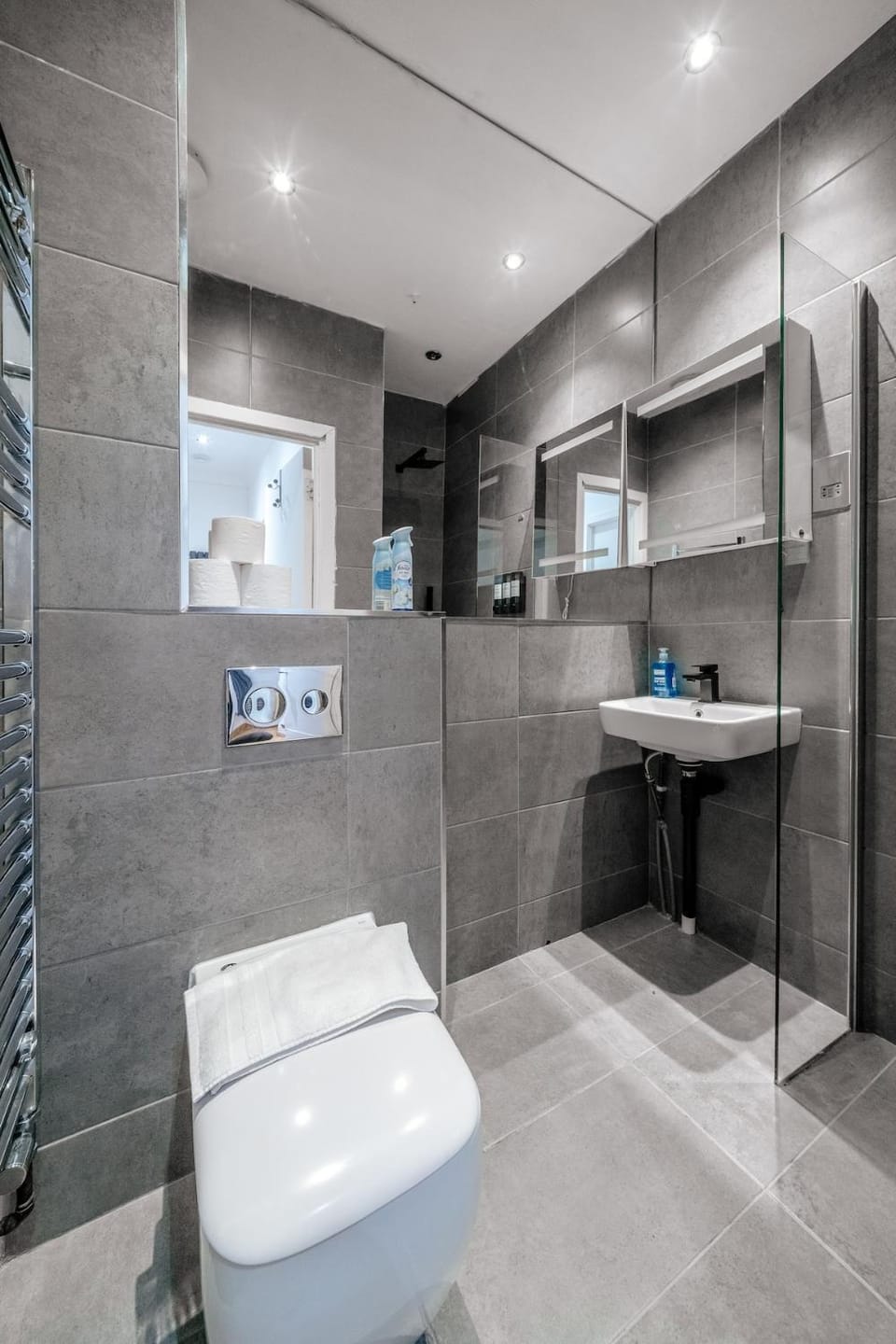 Milton's place Sleeps 5, 10 minutes walk to Royal Mile Apartment in Edinburgh