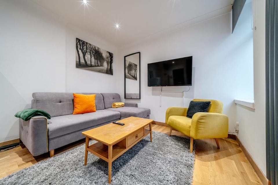 Milton's place Sleeps 5, 10 minutes walk to Royal Mile Apartment in Edinburgh