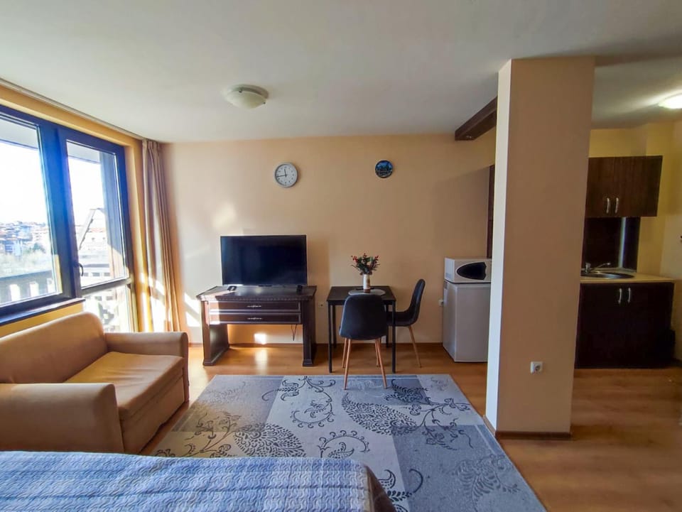 Photo of the whole room, internet