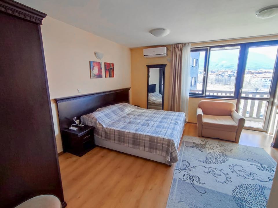 Bed, towels