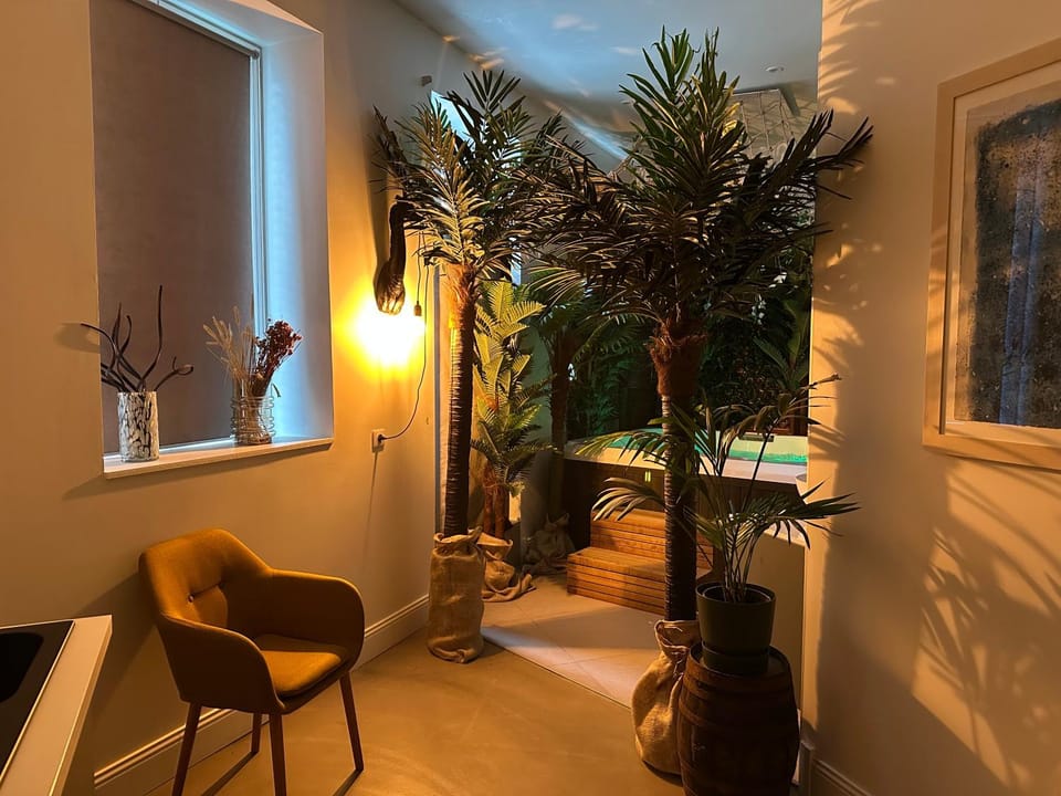 Jungle room, Jacuzzi privatif et cinéma Apartment in Bordeaux