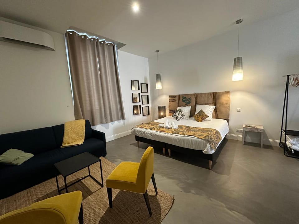 Jungle room, Jacuzzi privatif et cinéma Apartment in Bordeaux