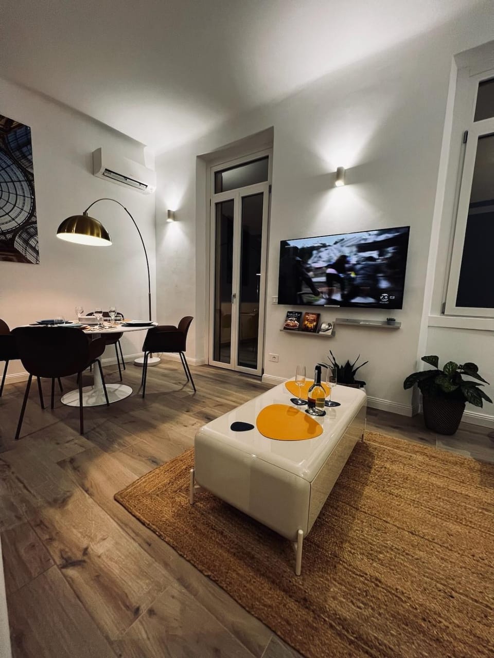 Premium Apartment Duomo Metro1, ComoLake TrainS11 Apartment in Milan