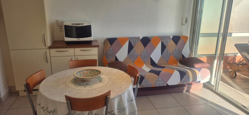 Le Matago A36, Superbe T2 avec vue sur le Port, parking, piscine, clim Apartment in Agde