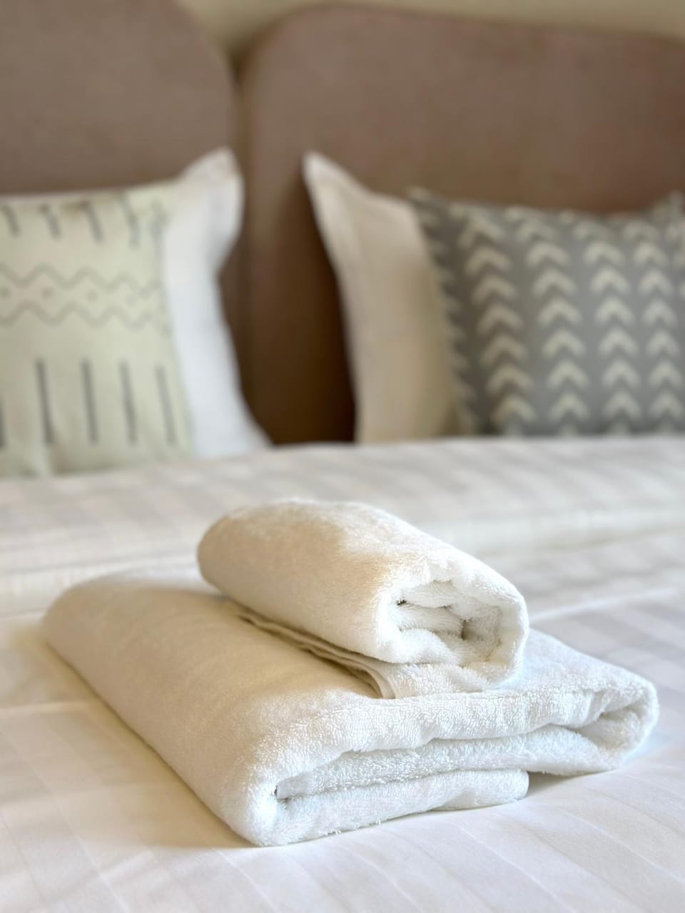 Bed, towels