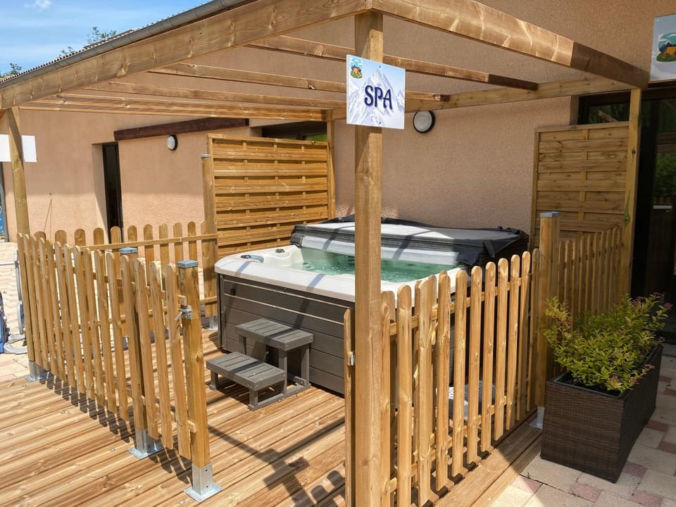 Day, Hot Tub