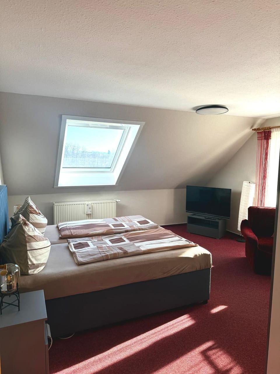 Bed, Seating area, Bedroom