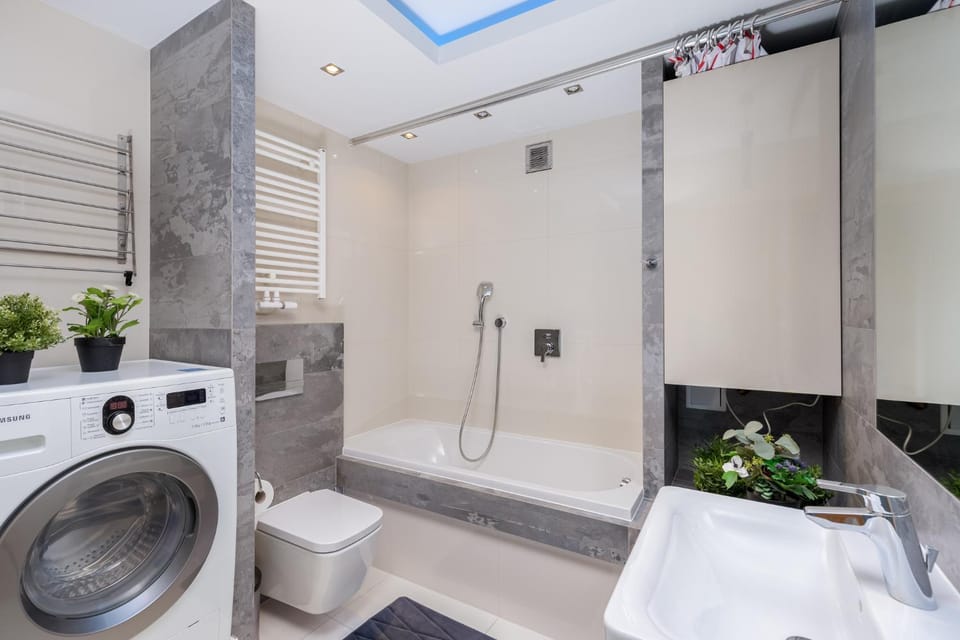 Toilet, Bathroom, Bath, towels, washing machine