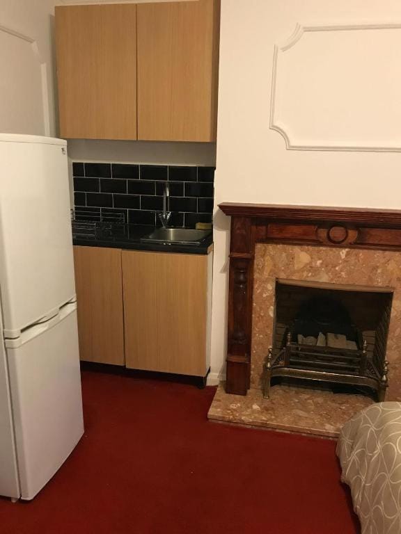 'THE WHITE ARK' - Cosy, Comfy & Cheap for 'THE BUDGET TRAVELLER' Bed and Breakfast in Hatfield