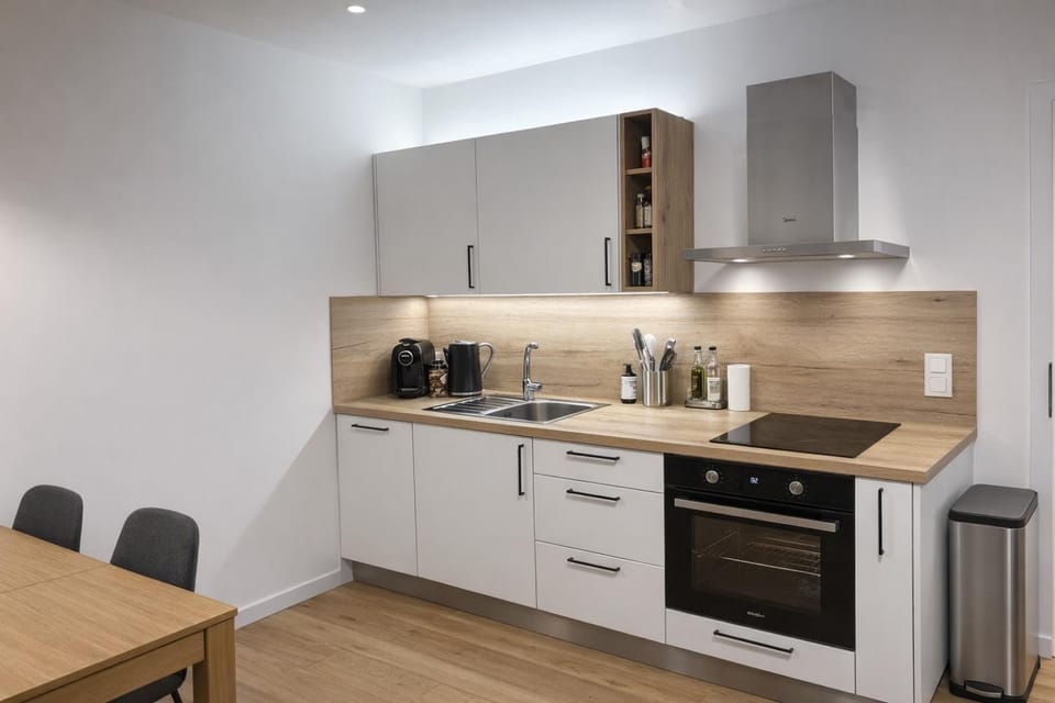 Coffee/tea facilities, Kitchen or kitchenette, Dining area, dishwasher, oven, stove, toaster
