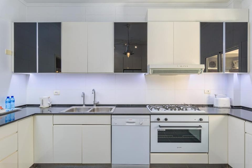 Golden Getaway - 3BR, Achrafieh Apartment in Africa