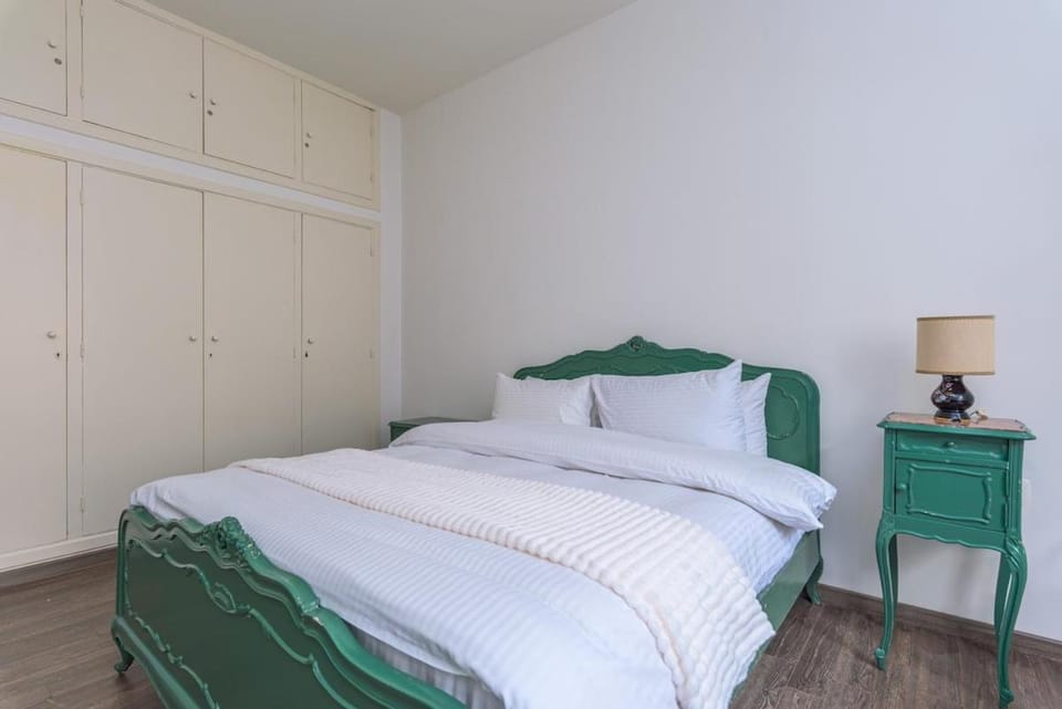Golden Getaway - 3BR, Achrafieh Apartment in Africa