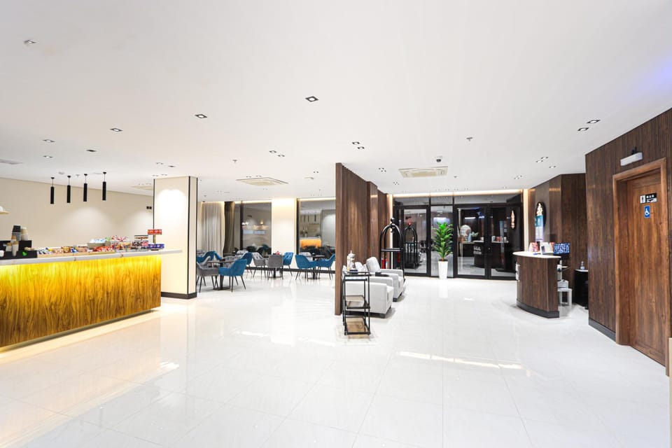 Property building, Breakfast
