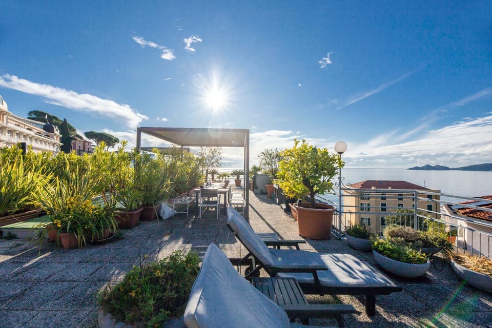 Natural landscape, Balcony/Terrace, Dining area, Sea view