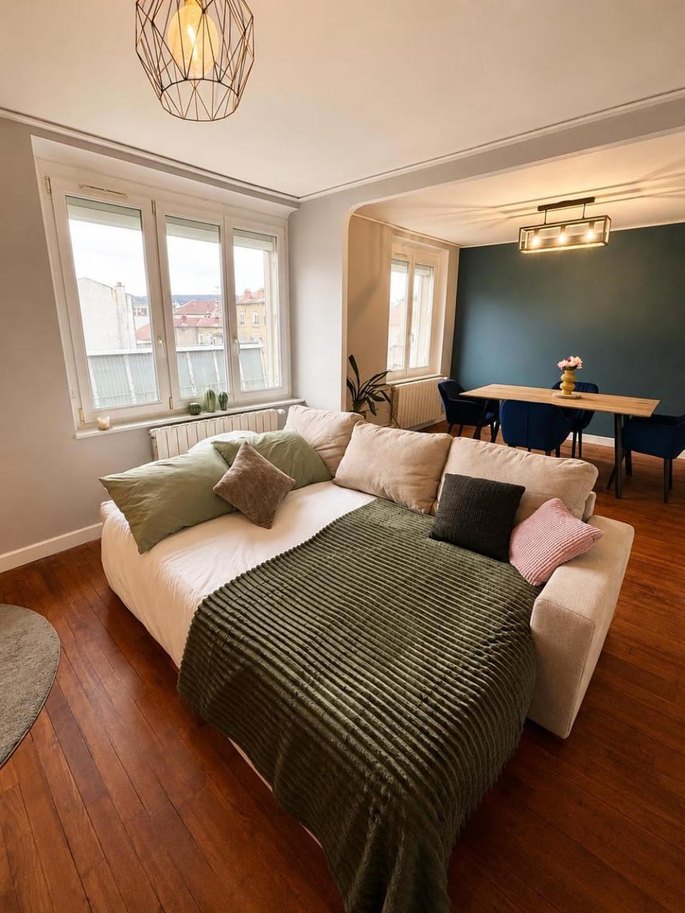 Bed, TV and multimedia, Living room, Seating area