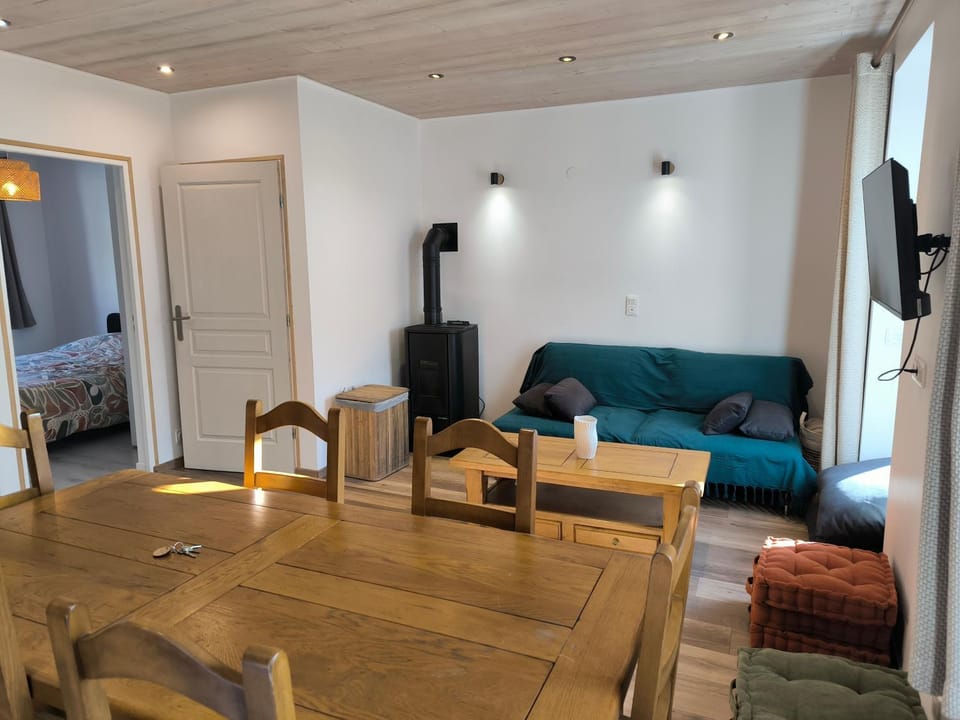 Living room, Seating area, Dining area