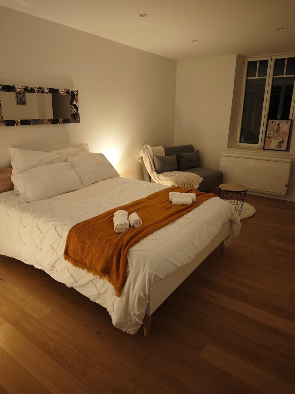 Bed, Living room, Bedroom