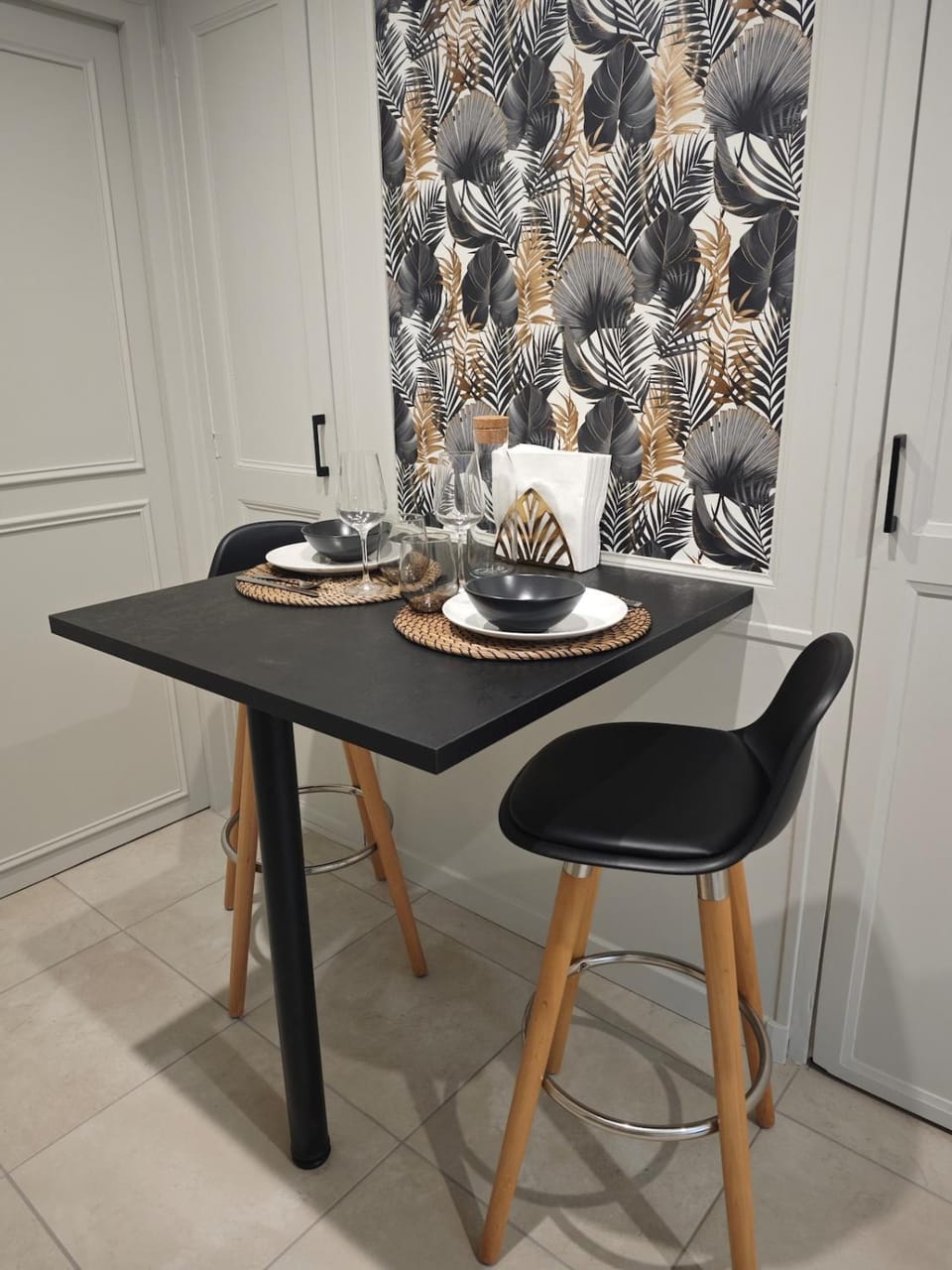 Dining area, kitchen
