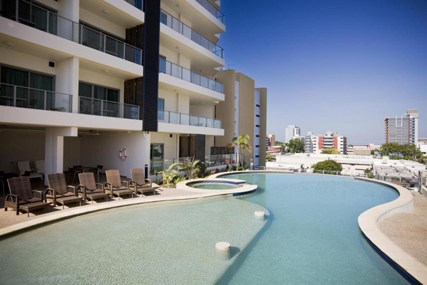 ツ Home Away From Home Apartment in Darwin