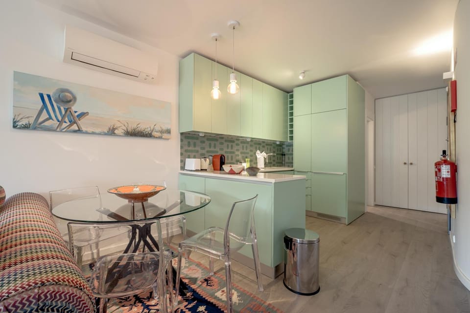 Kitchen or kitchenette, Communal kitchen