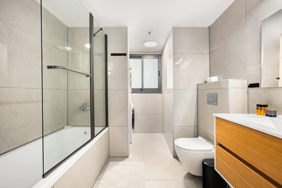 Shower, Toilet, Bathroom, Bath