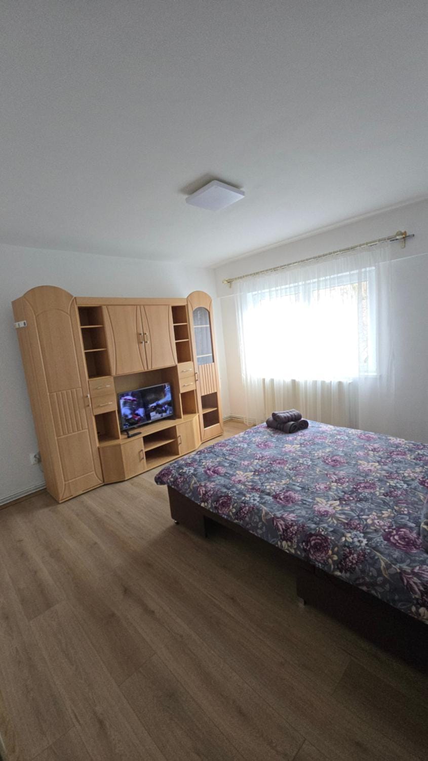 TV and multimedia, Photo of the whole room, Bedroom