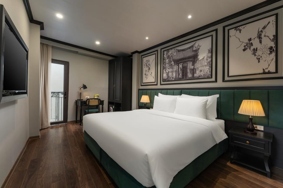 Bed, TV and multimedia, Photo of the whole room