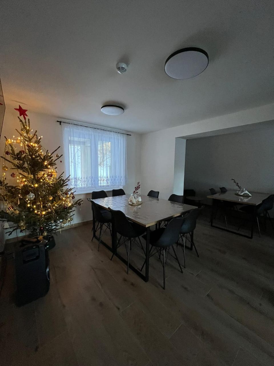 Seating area, Dining area