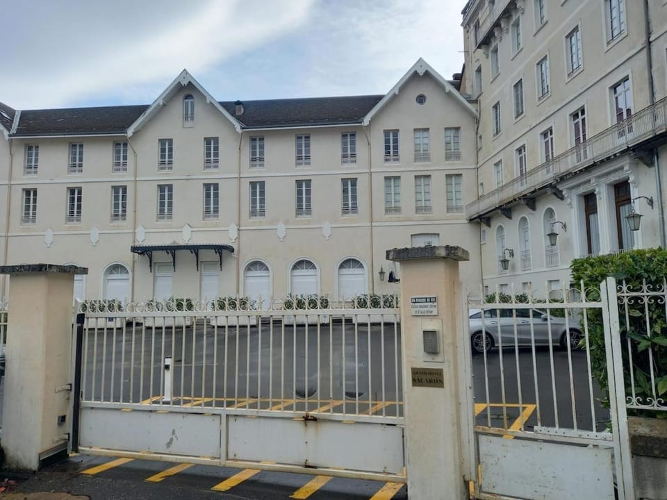 Appartement T3 classé 2 étoiles en hypercentre avec parking privé à Luchon Apartment in Catalonia