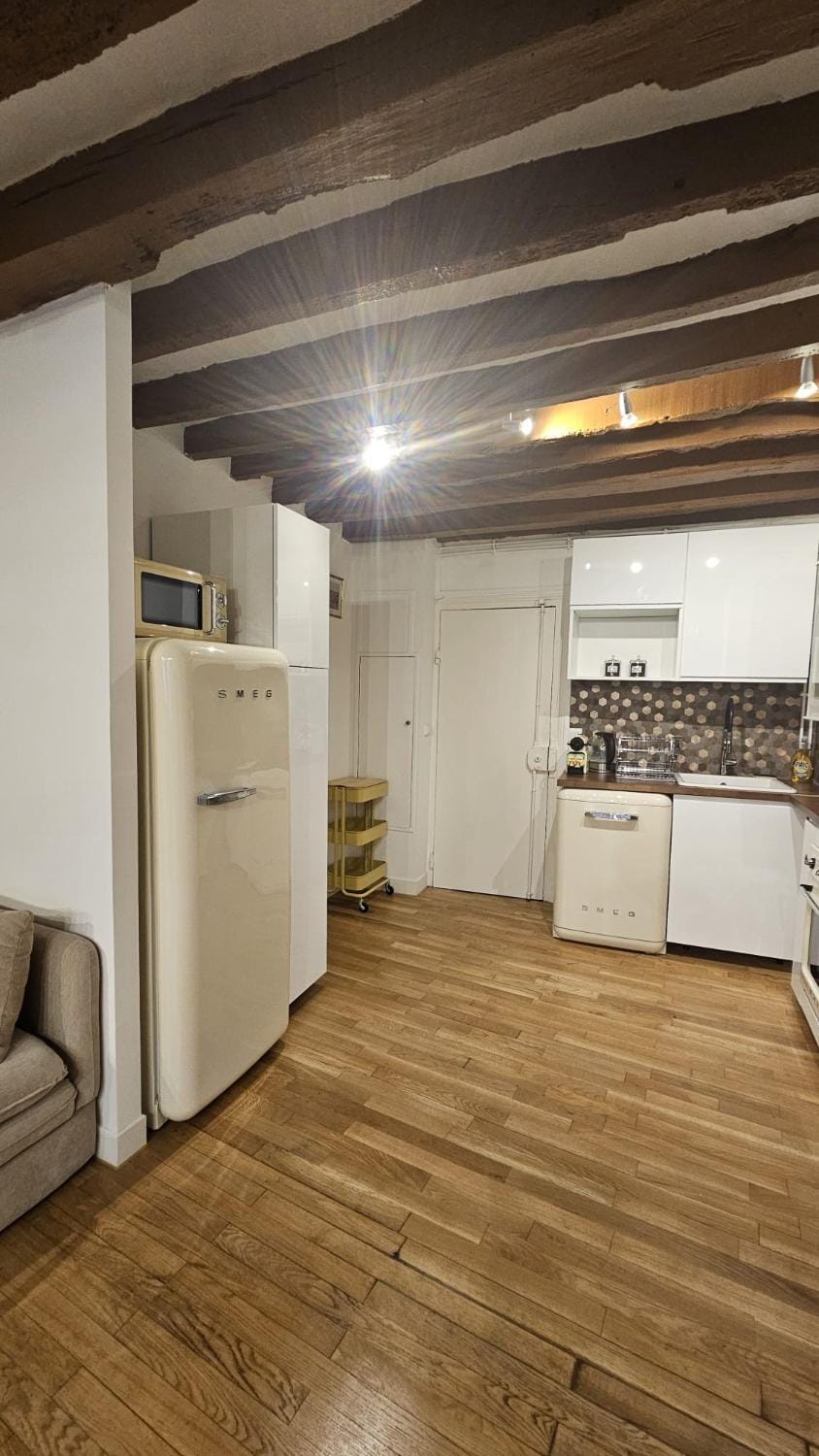 Kitchen or kitchenette, Living room
