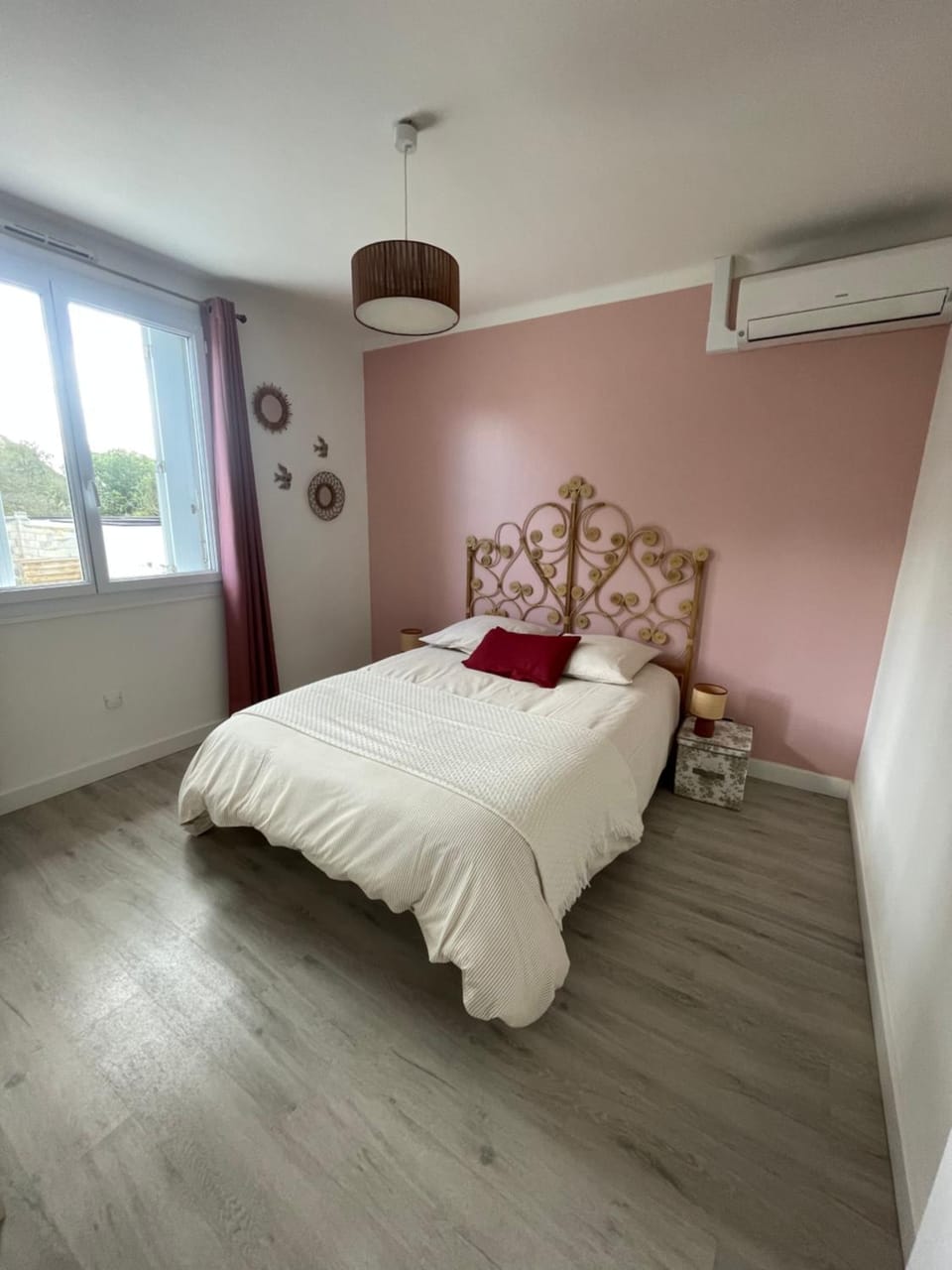 Bedroom, air conditioner