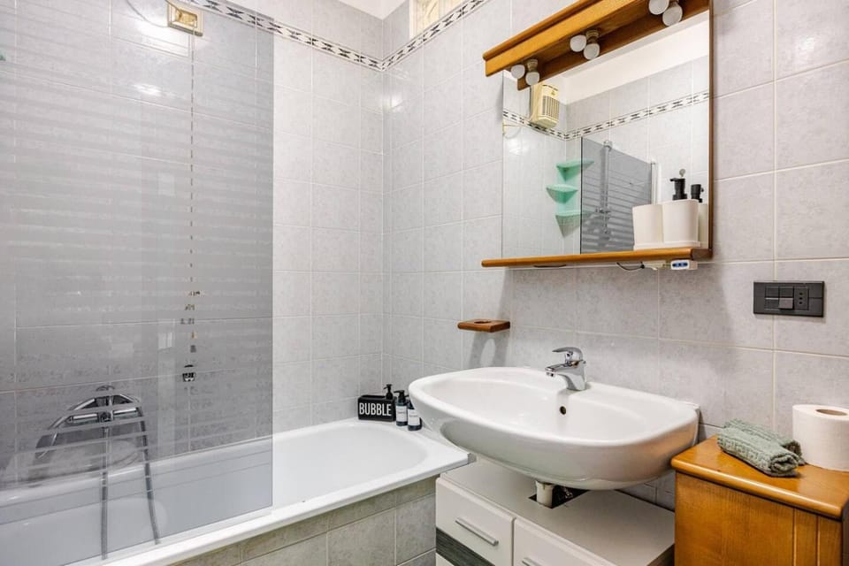Bathroom, Bath