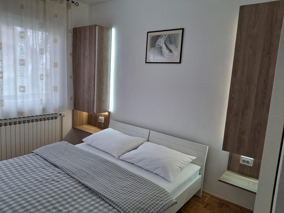 Bedroom, Guests, Street view, heating, air conditioner