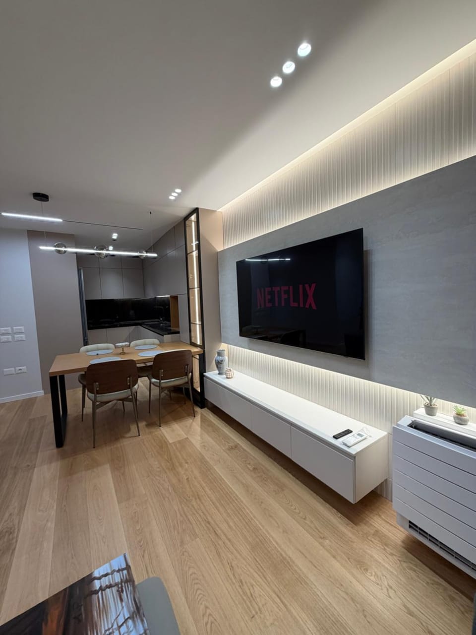 Dining area, kitchen
