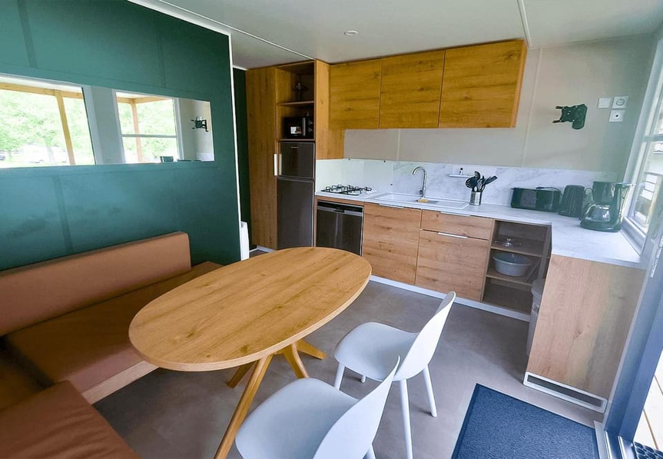 Living room, Seating area, Dining area, kitchen