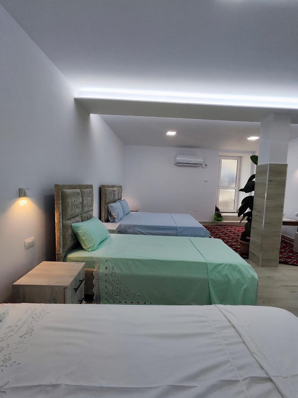 Bed, Breakfast, Breakfast, air conditioner