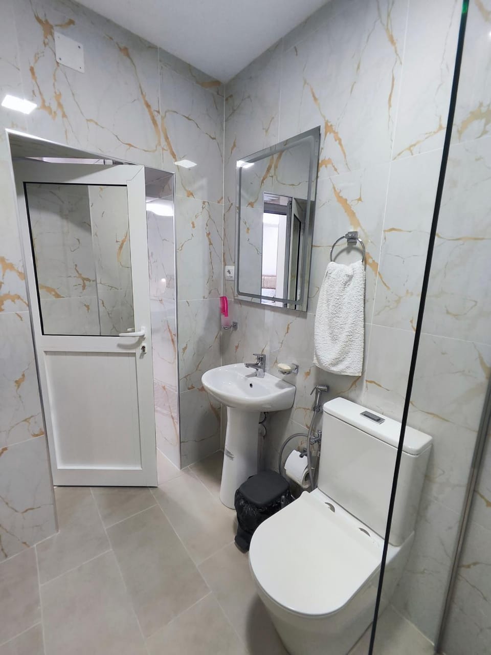 Shower, Toilet, Bathroom, towels, towels