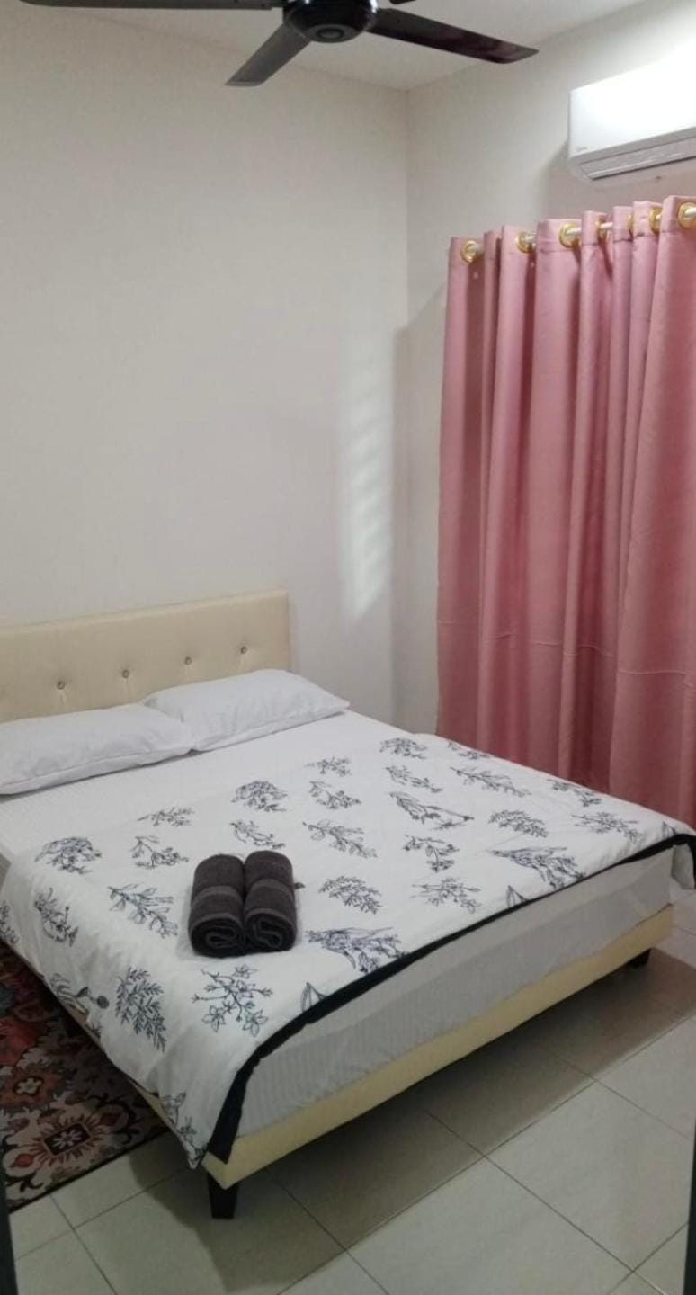 Teluk Intan Bajet Homestay Landed 3Bedrooms Vacation rental in Perak Tengah District