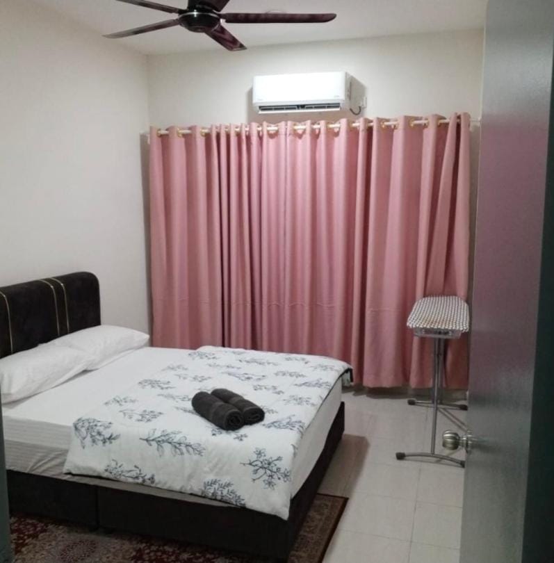 Teluk Intan Bajet Homestay Landed 3Bedrooms Vacation rental in Perak Tengah District