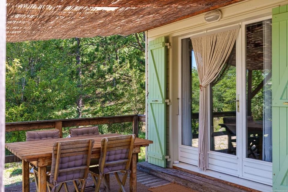 Rocher Roux 4 chalets au coeur du parc régional des Baronnies Provençales Chalet in Provence