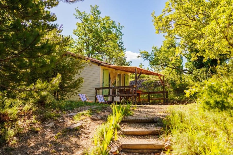 Property building, Spring, Day, Natural landscape, Garden, Garden view