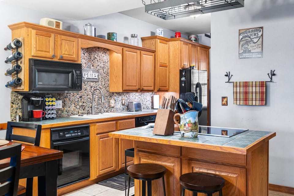 1BR Village At Indian Point 2002 near SDC Free Tickets Daily up to 500 Value House in Indian Point
